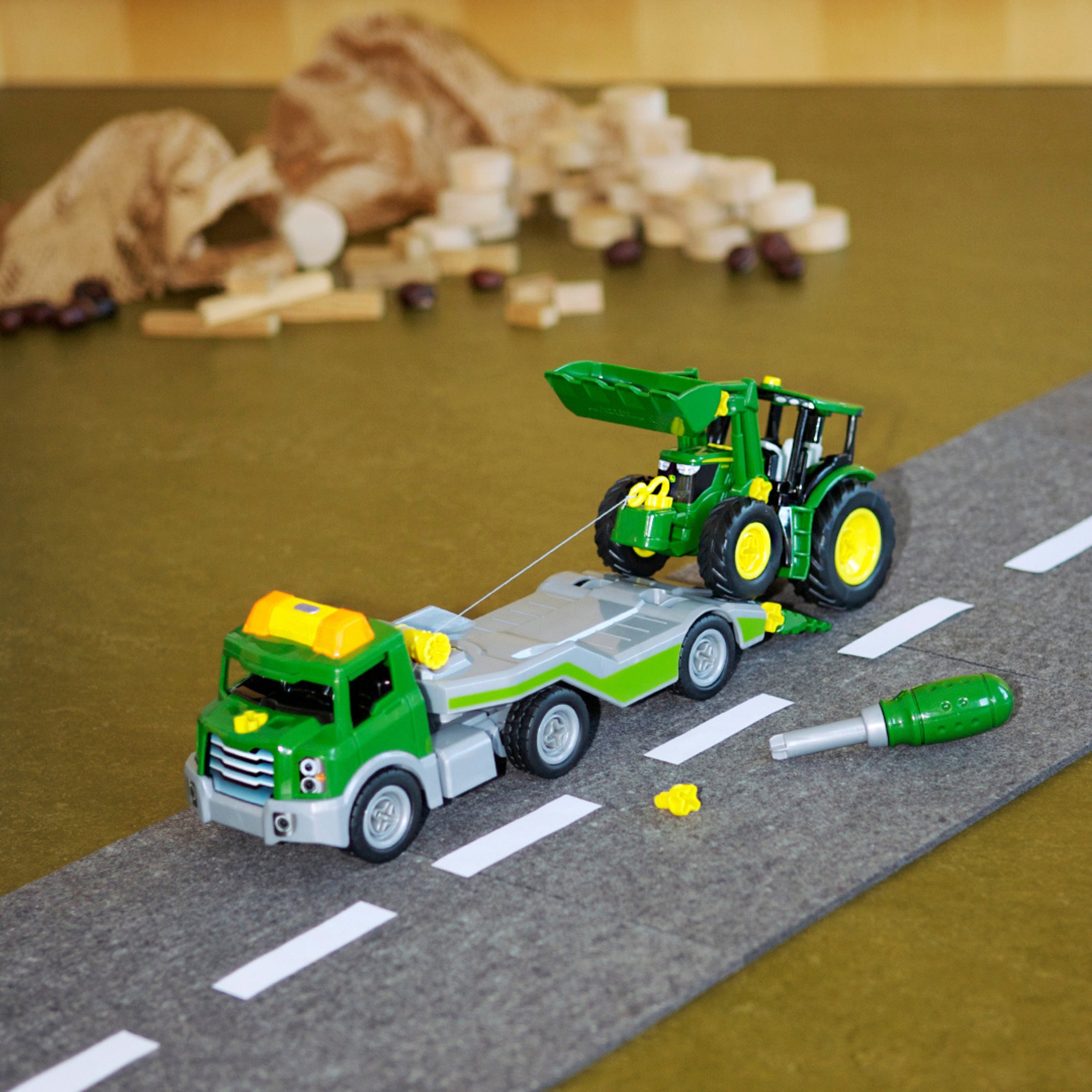 Traktor mit Transporter, 1:24