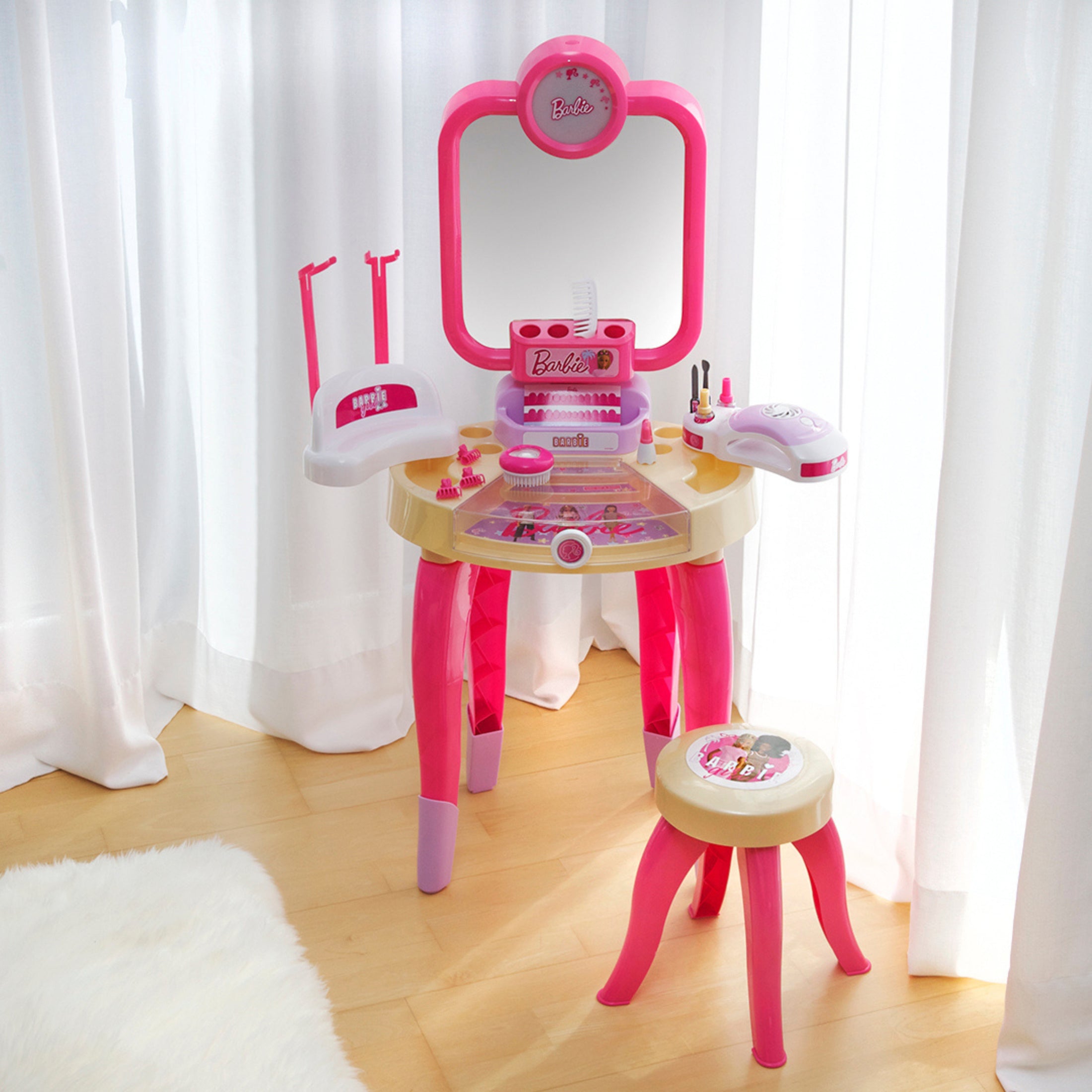 Schönheitsstudio "Happy Vibes" mit Nageltrockner